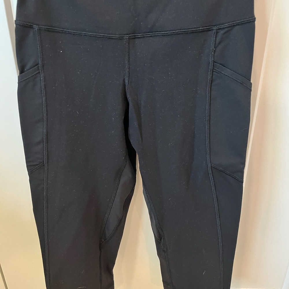 Lululemon size 6 black crop leggings